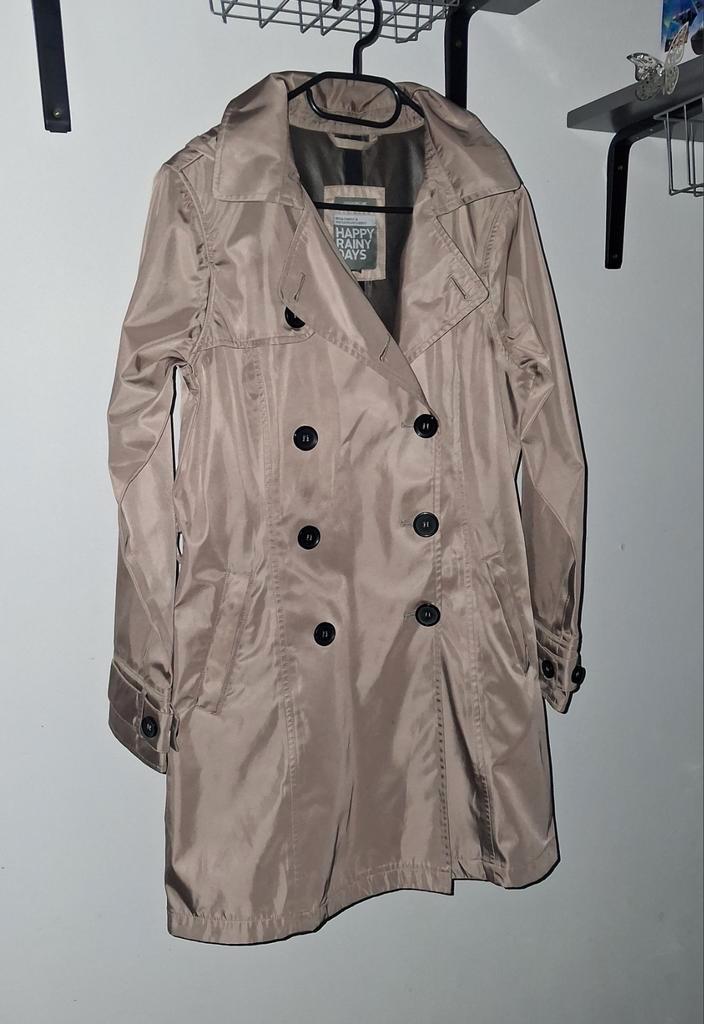 HAPPY RAINY DAYS TRENCHCOAT maat M. 2e item=halve prijs, Kleding | Dames, Jassen | Winter, Zo goed als nieuw, Maat 38/40 (M), Beige