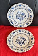 2x dinerbord/groot bord Boch, dekor Zwiebel, Belgium, Huis en Inrichting, Keuken | Servies, Ophalen, Gebruikt, Bord(en), Overige stijlen