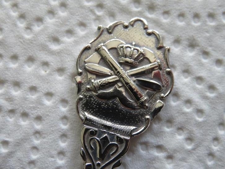Verzilverd Militaria Lepeltje Embleem Luchtdoelartillerie, Verzamelen, Porselein, Kristal en Bestek, Gebruikt, Verzilverd, Verzenden
