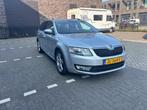 Skoda Octavia 1.6 TDI 77KW Combi Dsg-7 2015 Grijs, Auto's, 4 cilinders, Bedrijf, 122 €/maand, 25 km/l