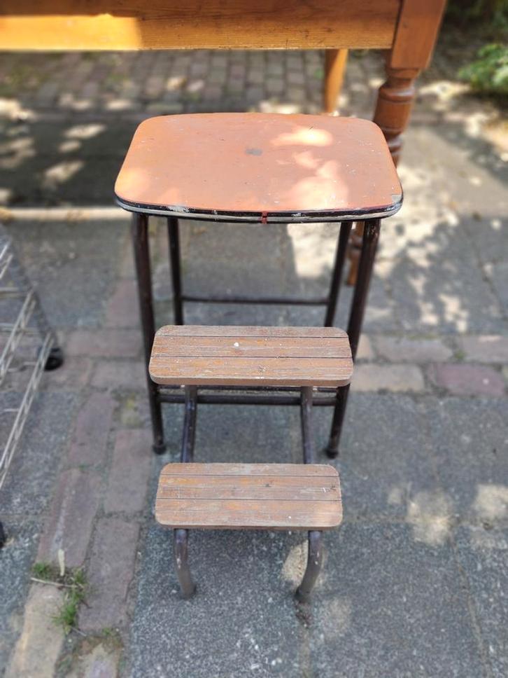 * trapje; vintage inklapbaar keukentrapje, bruin met oranje, Antiek en Kunst, Curiosa en Brocante, Ophalen