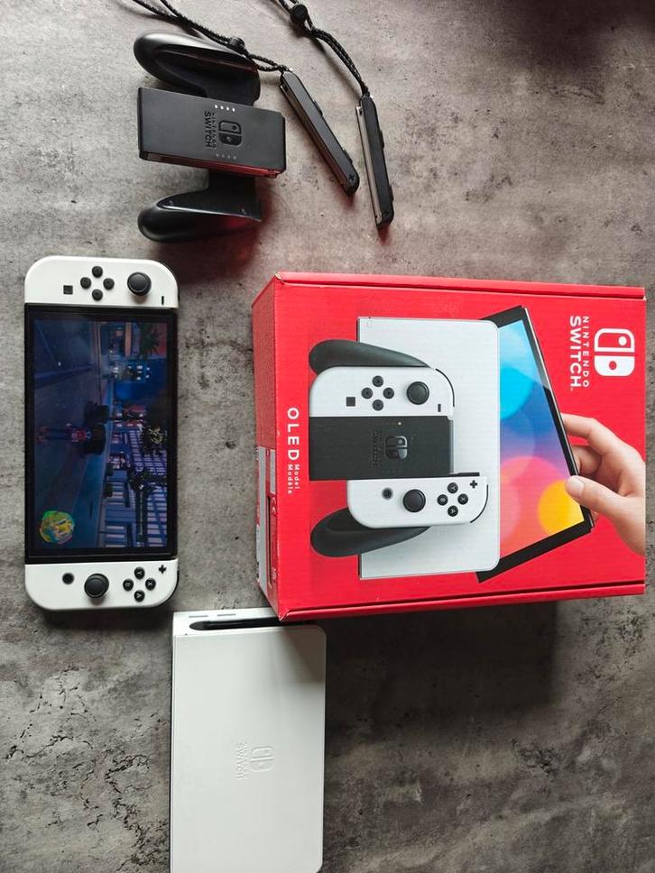 Nintendo Switch OLED, Spelcomputers en Games, Spelcomputers | Nintendo Switch, Zo goed als nieuw, Switch OLED, Met 2 controllers