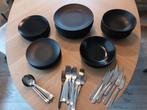 Borden set Zwart + Bestek, Huis en Inrichting, Keuken | Servies, Ophalen, Overige materialen, Zo goed als nieuw, Bord(en)