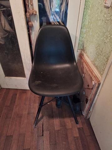 Zwarte design stoel - kunststof, metaal & hout beschikbaar voor biedingen