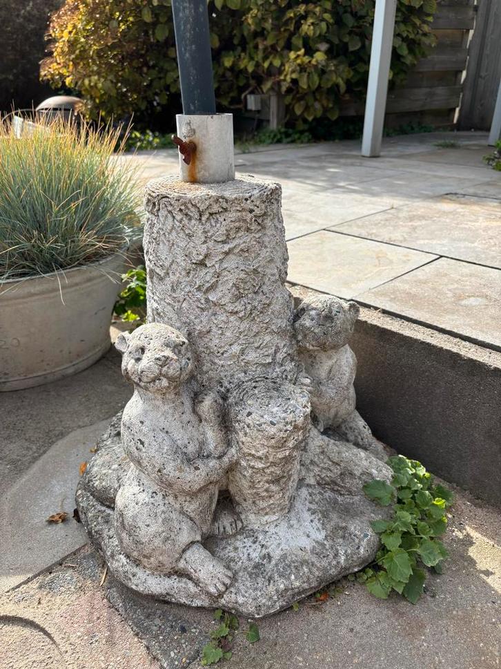 Betonnen Parasolvoet met Bevers, Tuin en Terras, Tuinbeelden, Gebruikt, Dierenbeeld, Beton, Ophalen
