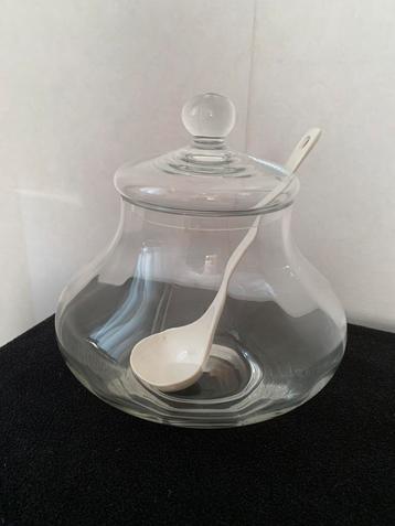 Dik glas  beschikbaar voor biedingen