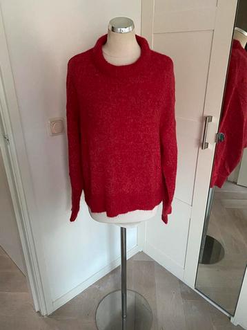 Rode trui - Maat M beschikbaar voor biedingen