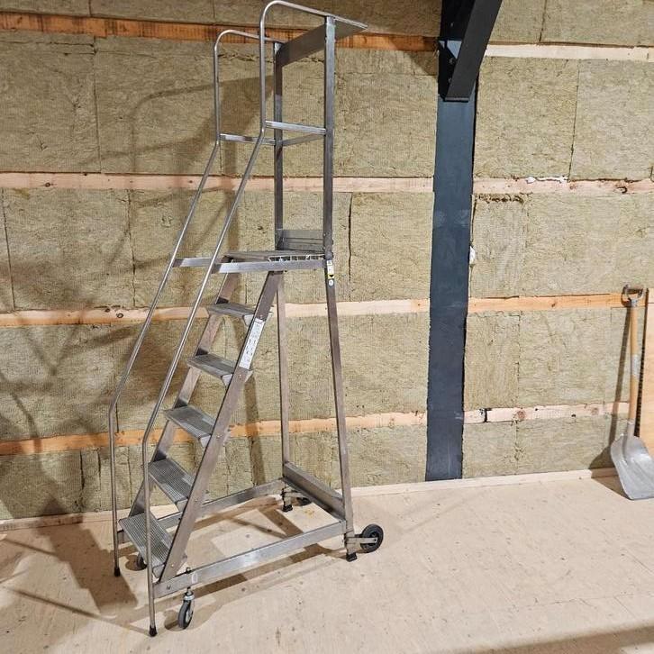 Professionele Magazijntrap Bordestrap Goedgekeurd tot 2026, Doe-het-zelf en Verbouw, Ladders en Trappen, Gebruikt, Trap, 2 tot 4 meter