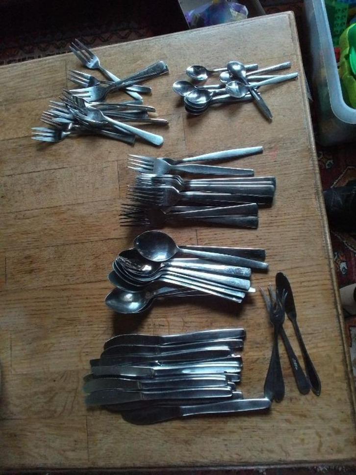 Servies , + bestek ,+ pannenset,, Huis en Inrichting, Keuken | Keukenbenodigdheden, Ophalen of Verzenden