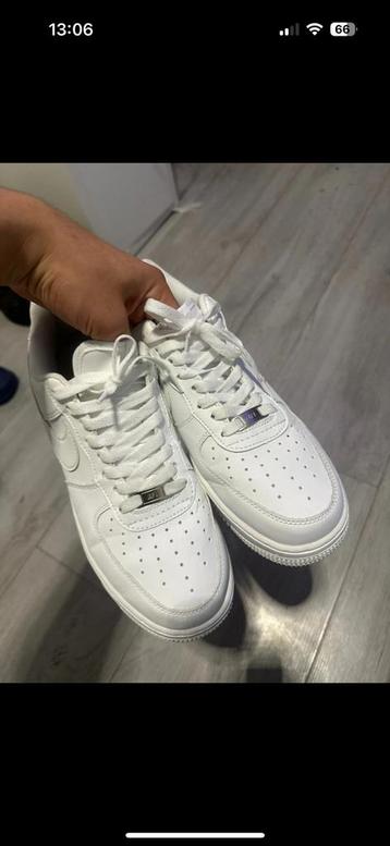 Nike Airforce sneeuwwit beschikbaar voor biedingen