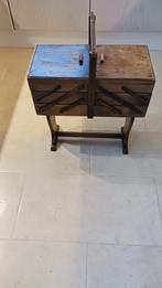 Antieke Naaitafel / Naaikist op Pootjes, Ophalen
