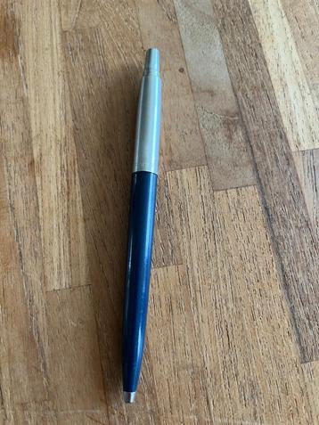 Blauwe Parker pen . Lege vulling . Mist clip. 