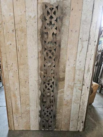 oud houten ornament ``WOONWINKEL RUSTIEK`` beschikbaar voor biedingen