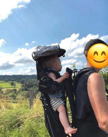 Rugdrager kind Human Nature beschikbaar voor biedingen