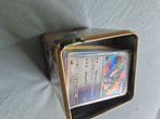 Tin vol met pokemon kaarten, Ophalen, Zo goed als nieuw, Meerdere kaarten