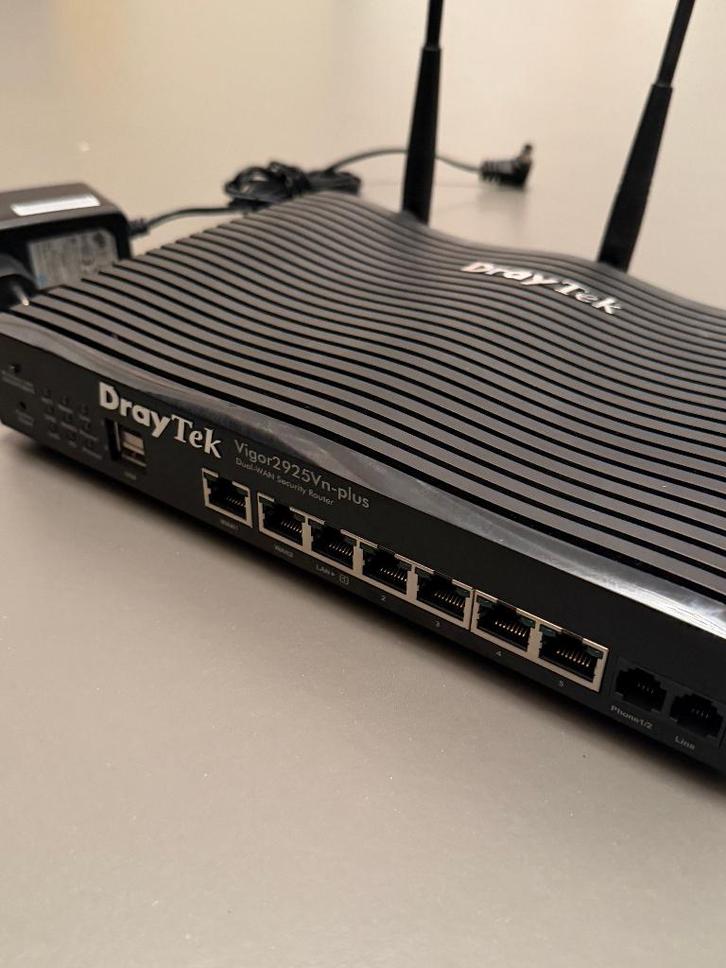 DrayTek Vigor 2925VN plus router, Computers en Software, Routers en Modems, Zo goed als nieuw, Router, Ophalen of Verzenden