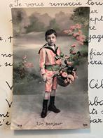 Un bonjour - jongetje met mandje bloemen (NN), Ophalen of Verzenden, Voor 1920, Gelopen, Kinderen