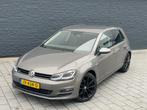 Volkswagen Golf 7 1.0 TSI R-LINE 2016, Auto's, Voorwielaandrijving, 610 kg, 23 km/l, Origineel Nederlands