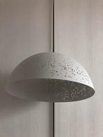 Witte metalen hanglamp met speels lichteffect, Huis en Inrichting, Minder dan 50 cm, Metaal, Zo goed als nieuw, Ophalen