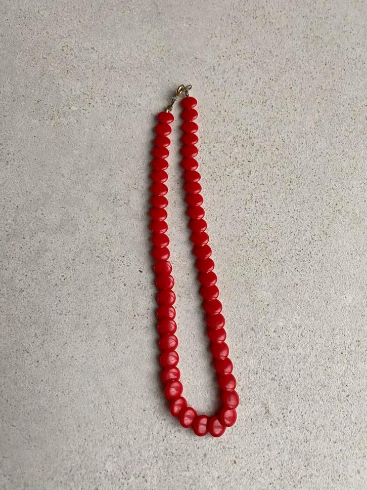 Rode Vintage Ketting, Sieraden, Tassen en Uiterlijk, Kettingen, Gebruikt, Kunststof, Rood, Ophalen of Verzenden