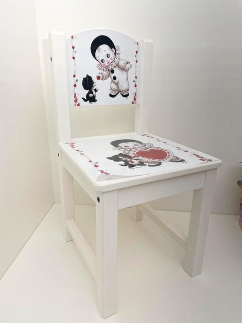 Wit stoeltje, Kinderen en Baby's, Kinderkamer | Tafels en Stoelen, Zo goed als nieuw, Stoel(en), Ophalen of Verzenden