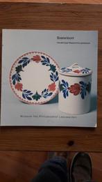 Boek Boerenbont Honderd jaar Maastrichts aardewerk, Antiek en Kunst, Antiek | Servies compleet, Ophalen of Verzenden