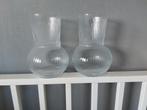 2 geribbelde vaasjes, Huis en Inrichting, Ophalen of Verzenden, Zo goed als nieuw, Glas, Minder dan 50 cm