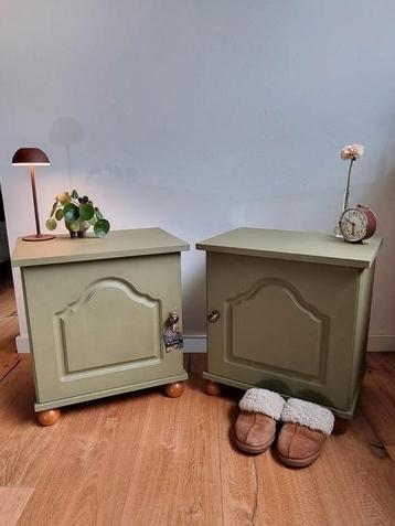 Leuk setje nachtkastjes  beschikbaar voor biedingen