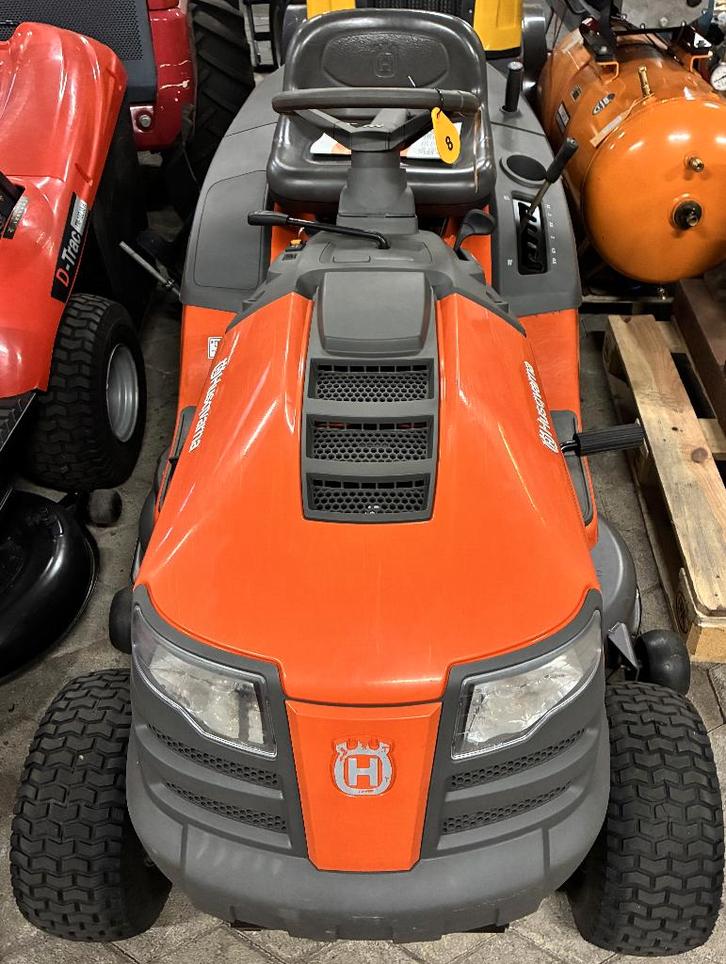 Husqvarna tuintractor TC 138 NR 8, Tuin en Terras, Grasmaaiers, Gebruikt, Benzine-grasmaaier, 50 cm of meer, Cirkelmaaier, Opvangbak
