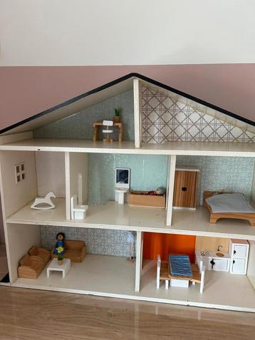 Poppenhuis beschikbaar voor biedingen