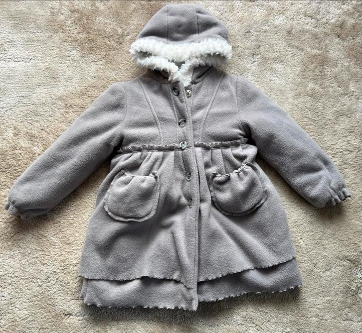 Warme elegante jas met capuchon maat 122 – grijs, meisje, Kinderen en Baby's, Kinderkleding | Maat 122, Zo goed als nieuw, Meisje