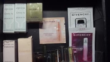 proefmonsters parfum beschikbaar voor biedingen