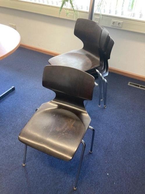 Vintage Pagholz design stoel stapelbaar, Huis en Inrichting, Stoelen, Gebruikt, Vijf, Zes of meer stoelen, Hout, Bruin, Ophalen