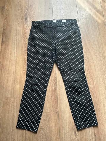 Zwarte lange dames broek met print merk GAP maat L beschikbaar voor biedingen