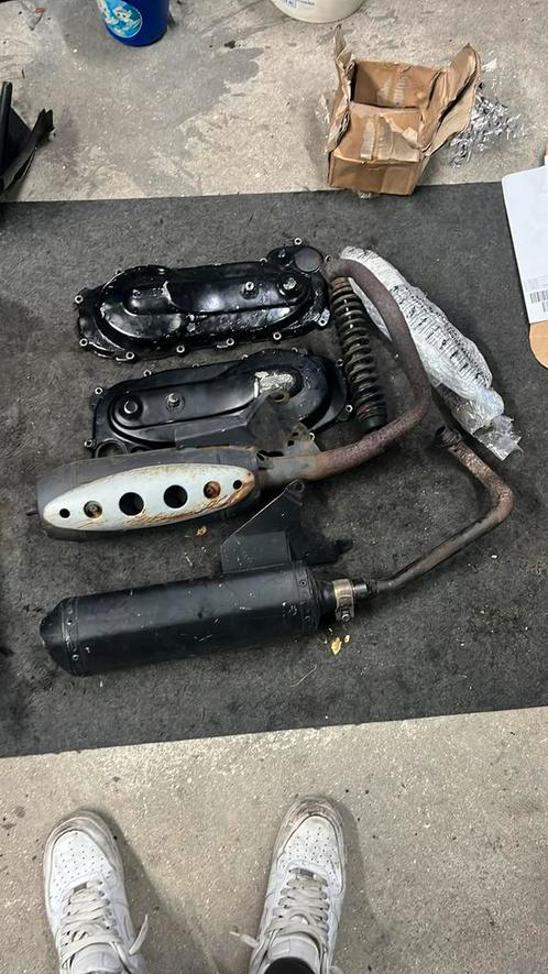 Gratis onderdelen piaggio zip peugeot, Fietsen en Brommers, Brommeronderdelen | Scooters, Gebruikt, Piaggio, Uitlaat, Ophalen of Verzenden