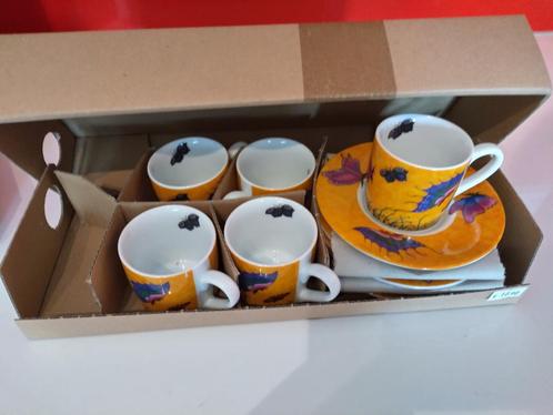 Espresso kopjes en schotels "Vlinders" porselein Könitz, Verzamelen, Porselein, Kristal en Bestek, Nieuw, Kop en/of schotel, Porselein