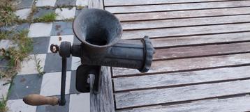 Vleesmolen beschikbaar voor biedingen