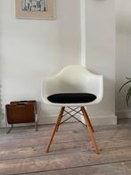Originele Vitra DAW armchair stoel fauteuil met zitkussen, Huis en Inrichting, Fauteuils, Ophalen of Verzenden, Zo goed als nieuw