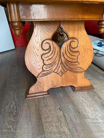 Antieke Tafel Grootmoederstijd Stijl beschikbaar voor biedingen