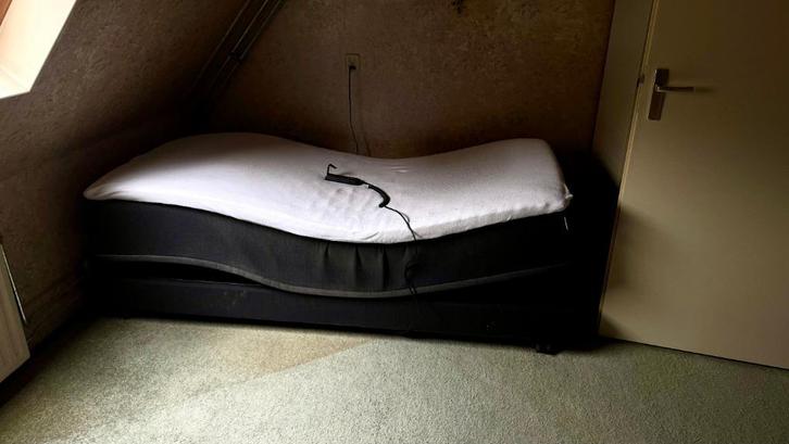 Elektrisch verstelbaar bed 90x200, Huis en Inrichting, Slaapkamer | Bedden, Gebruikt, Eenpersoons, 90 cm, 200 cm, Stof, Grijs