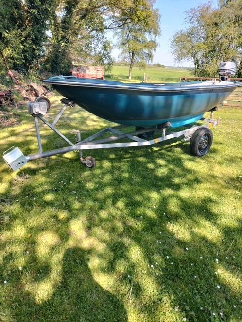 Te koop leuke nette motor boot, Watersport en Boten, Vis- en Consoleboten, Zo goed als nieuw, Tot 10 pk, 3 tot 6 meter, Benzine