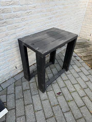 Matzwart houten bijzettafeltje - Drachten beschikbaar voor biedingen