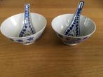 2 blauwe schaaltjes/kommetjes met lepels, diameter 11 cm, Ophalen of Verzenden