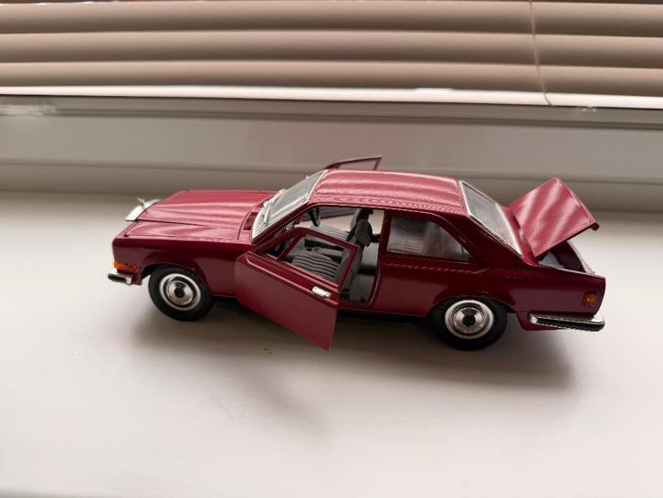 Bburago Rolls-Royce Camargue Rood schaal 1:22, Hobby en Vrije tijd, Modelauto's | 1:18, Zo goed als nieuw, Auto, Bburago, Ophalen