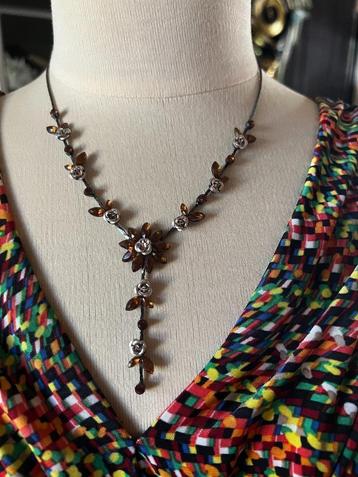 vintage ketting beschikbaar voor biedingen
