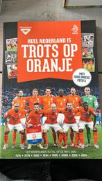 Heel Nederland is trots op oranje  knvb, Boeken, Ophalen of Verzenden, Zo goed als nieuw