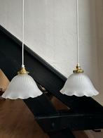 Vintage set 2 Franse Holophane mat glas hanglampjes streep, Huis en Inrichting, Lampen | Hanglampen, Glas, Ophalen of Verzenden