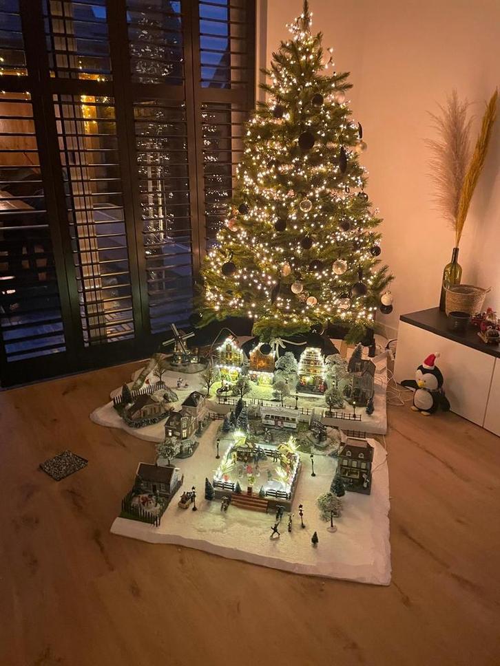 Intratuin Kerstdorp - Brink, Grachtenpanden, Schaatsbaan, Huis en Inrichting, Woonaccessoires | Overige, Zo goed als nieuw, Ophalen