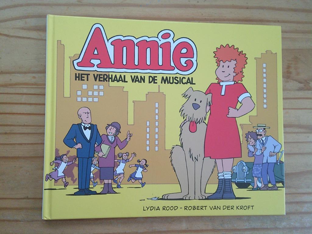 Annie. Het verhaal van de musical, Ophalen of Verzenden, Zo goed als nieuw, Non-fictie
