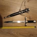 Middeleeuwse Dolk met Schede en Ketting, Ophalen